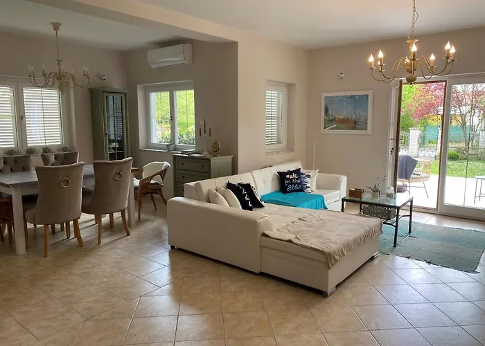 Scamard Villa *